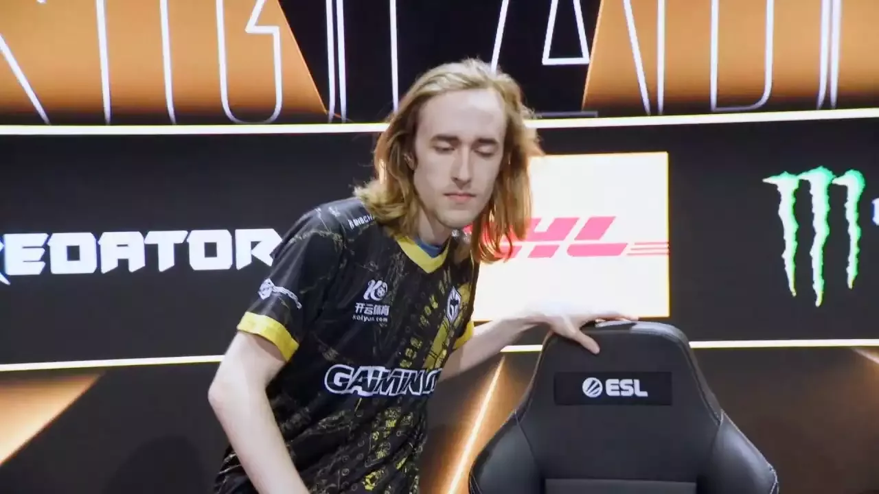 פתיחת ההתנגשות האפית בין Dota 2 Pros Quinn ו-RAMZES